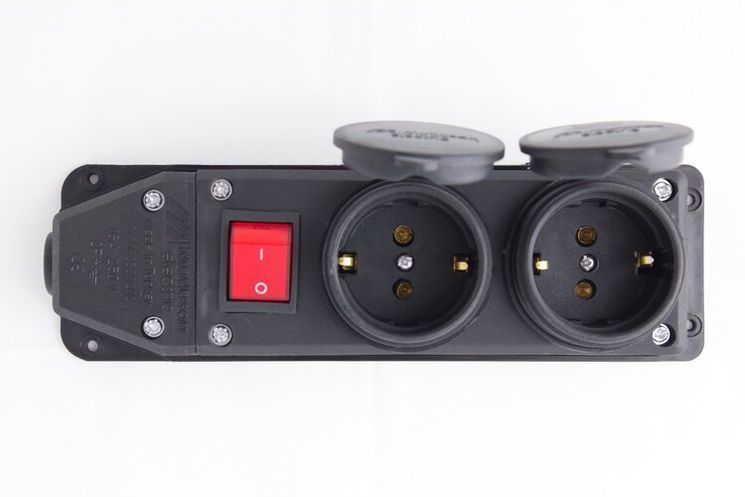 Розетка подвійна з захисною кришкою каучукова e.socket.rubber.029.2.16.s, з з/к, 16А, з вимикачем
