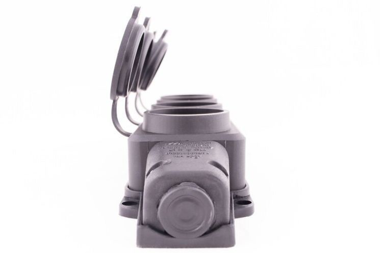 Розетка чотирьохмісна з захисною кришкою каучукова e.socket.rubber.029.4.16, з з/к, 16А
