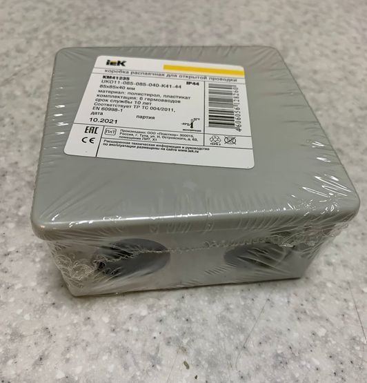 Коробка розподільча IEK КМ41235 (UKO11-085-085-040-K41-44) 85х85х40